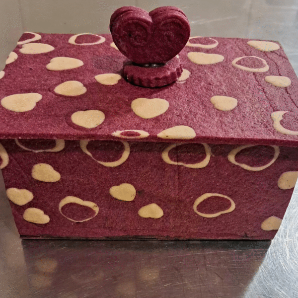 53 Scatoletta in Frolla grande con 10 macarons a Cuore